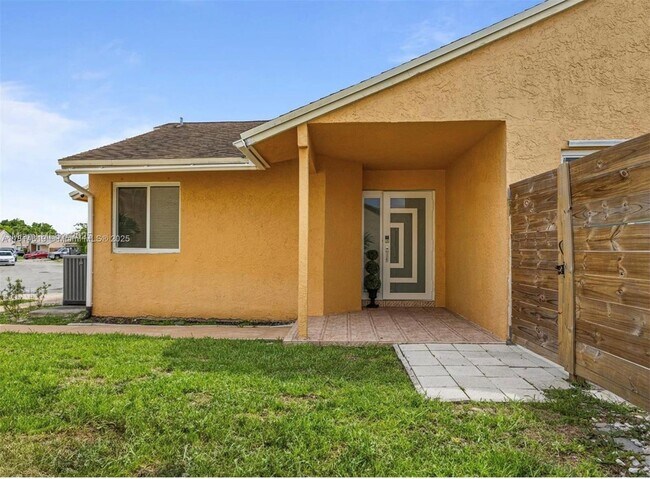 Building Photo - 11041 SW 11th Ct
