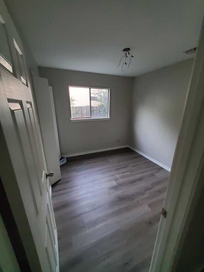 Building Photo - 7443 Stonehouse Dr
