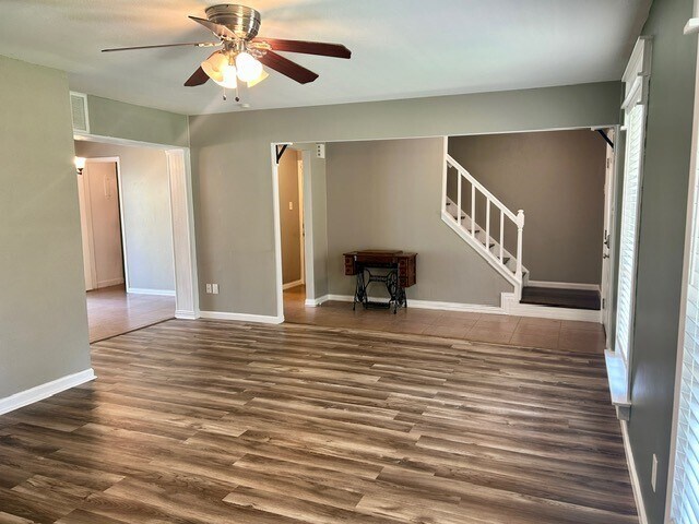 Foto del edificio - 2135 Lone Rock Dr