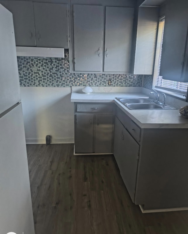 Building Photo - 2215 Mobile Ave