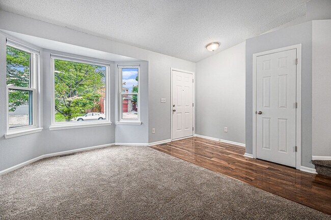 Building Photo - Stunning 3Bed/2Bath Home in Turtle Creek with a Huge Backyard