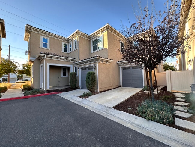 Photo - 15852 Ellington Wy House