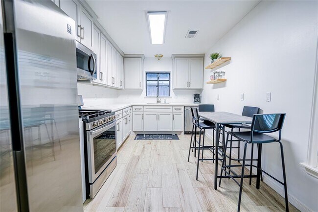 Foto del edificio - 2022 McClendon St