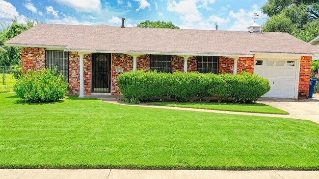 Foto del edificio - 4810 Wycliff Dr