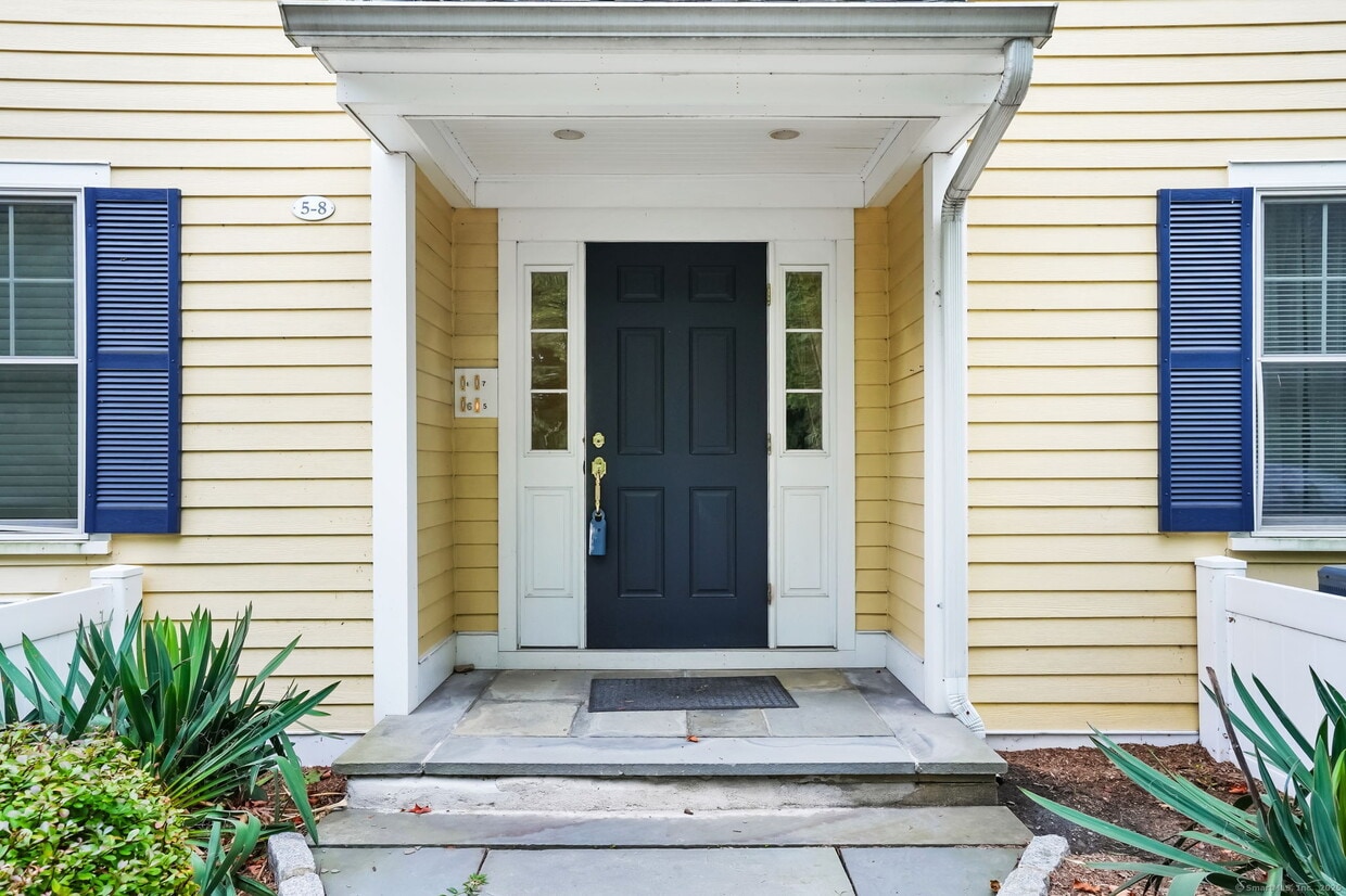 Primary Photo - 6 Silvermine Ave