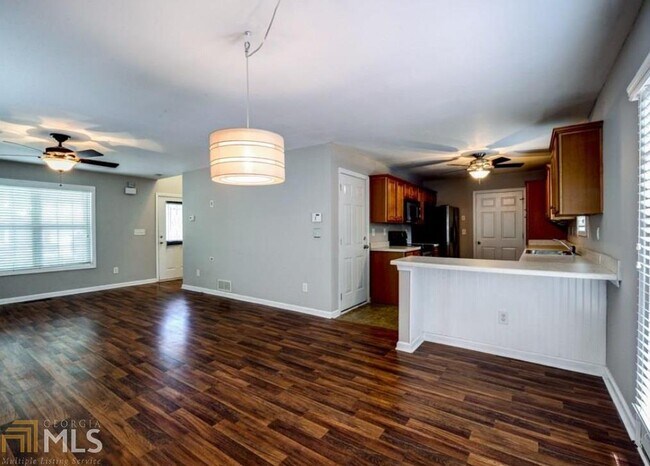 Foto del edificio - 2725 Silver Hill Terrace SE