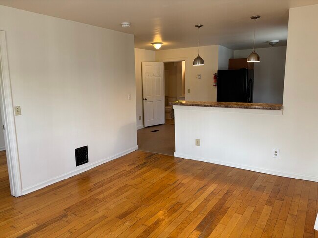 Foto del edificio - 432-434 Colchester Ave