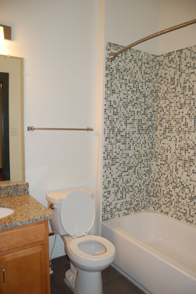 Baño - Engine at The Masonry