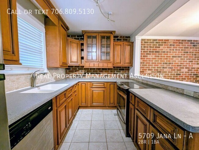 Foto del edificio - 5709 Jana Ln