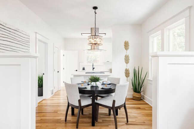 Building Photo - Private Duplex