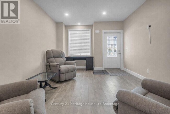 Photo du bâtiment - 15 Woodcock Dr