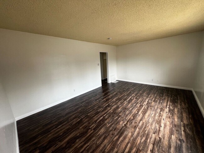 Building Photo - 61ST