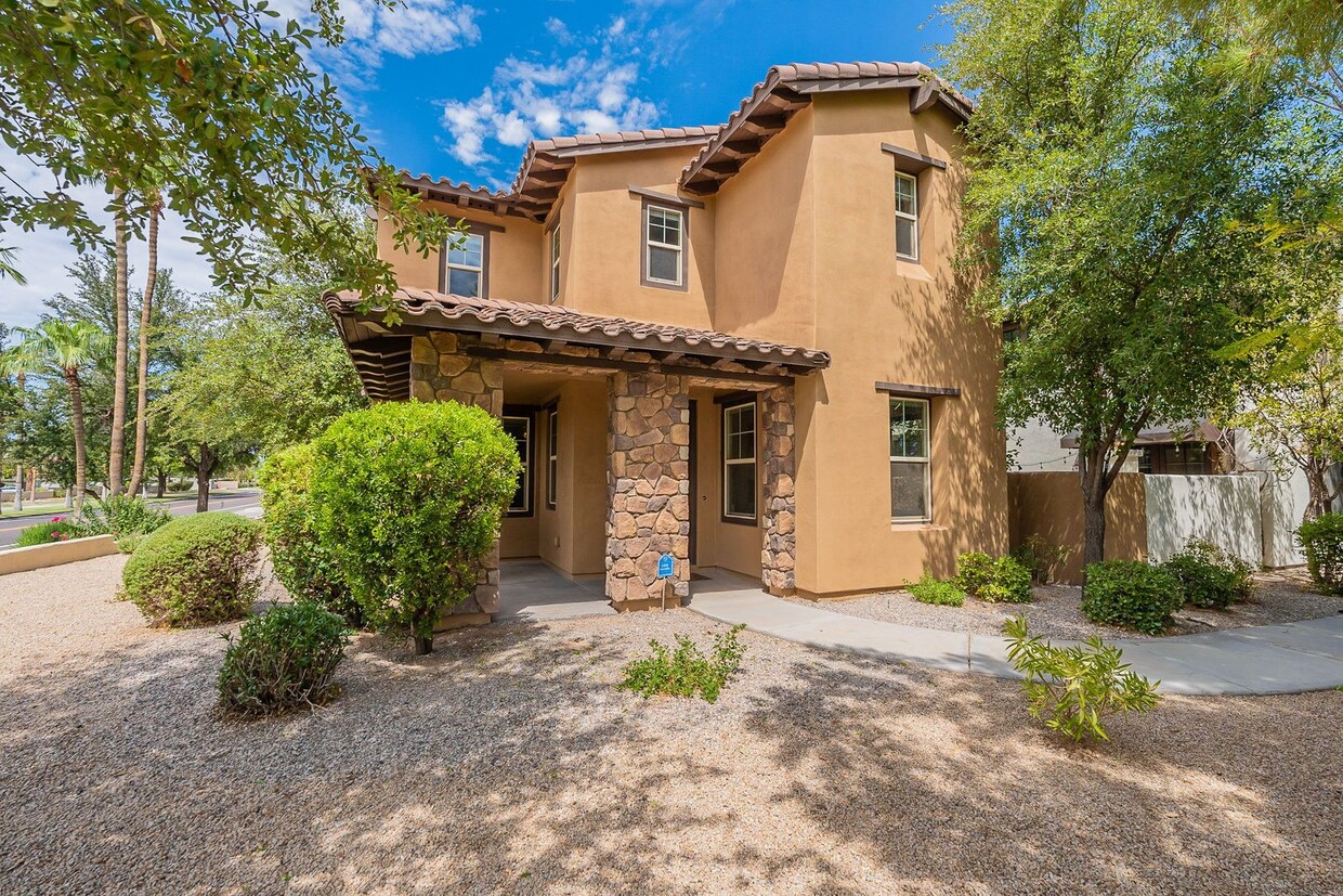 Foto principal - Stunning 3 Bed 2.5 Bath Townhome in Lakewo...