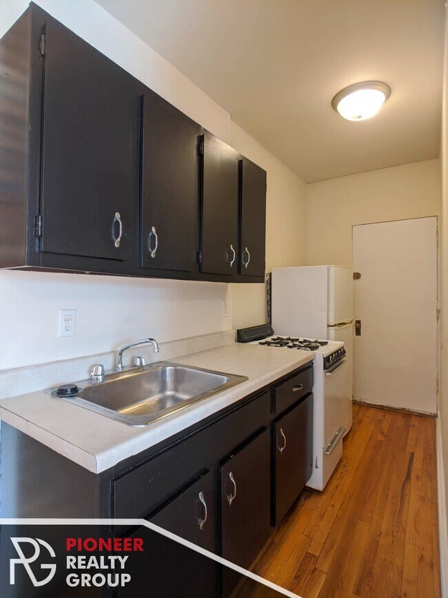 Foto del edificio - 957 W Cornelia Ave