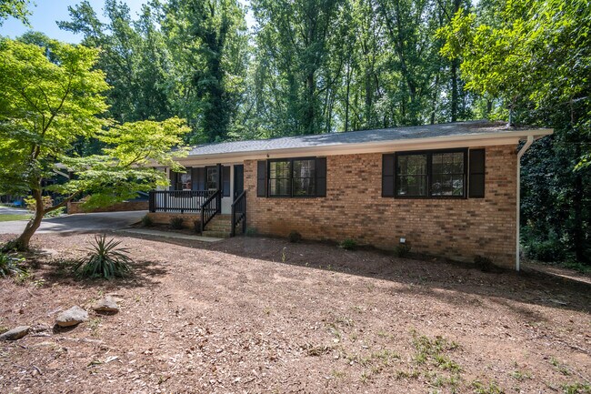 Building Photo - 1051 Crooked Creek Rd