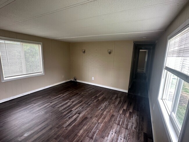 Foto del edificio - 104 1st Ave SW