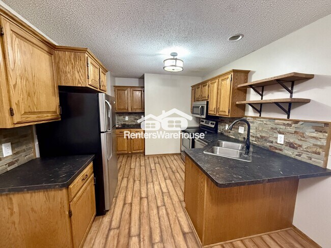 Building Photo - 6762 Gretchen Ct N