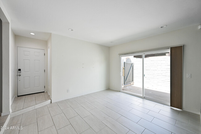 Building Photo - 417 S Terry Ln
