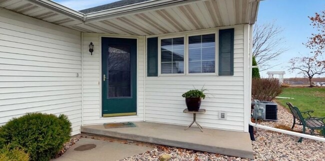 Front door - W457 Cindy Ann Ln