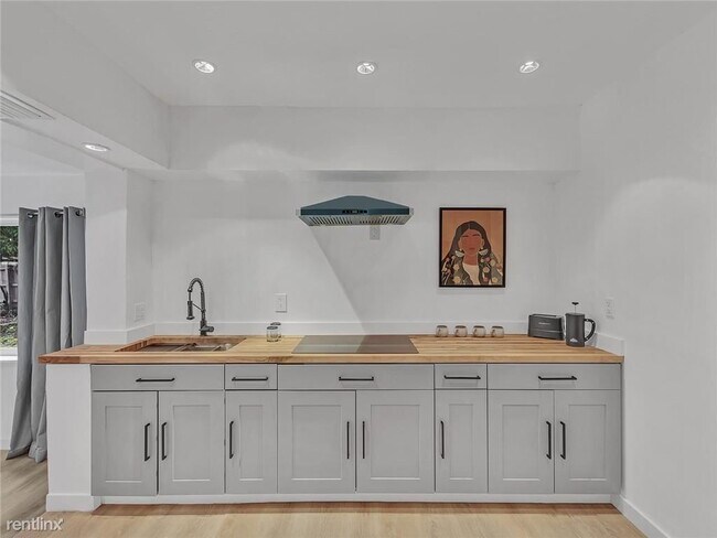 Foto del edificio - 3 br, 2 bath House - 1544 NW 5th Ave