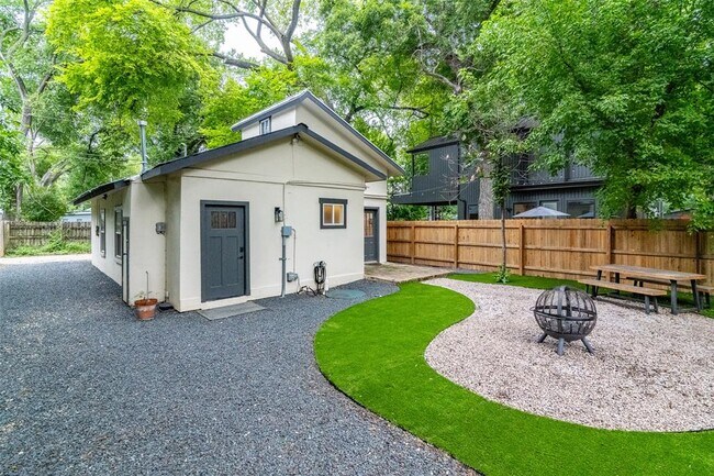 Foto del edificio - 1507 Holly St