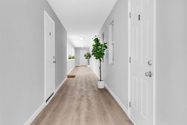 Foto del edificio - 1841 Adams St