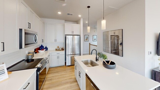 Building Photo - The Villas at Valley