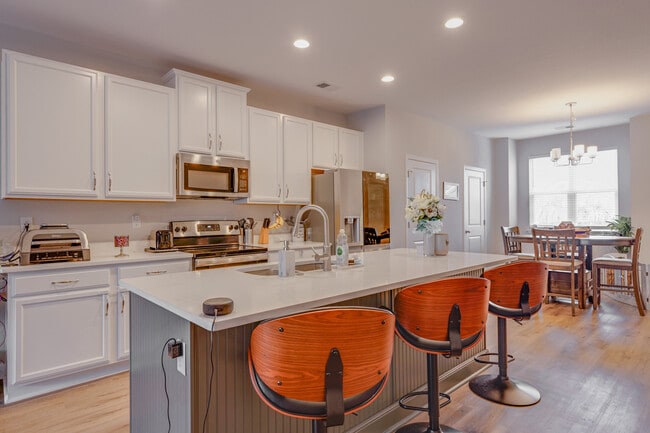 Building Photo - 2001 Laycock Ln