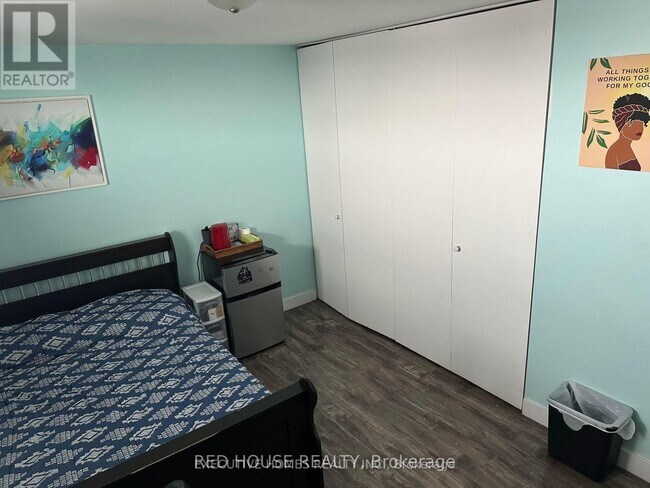 Photo du bâtiment - 3555 Derry Rd E