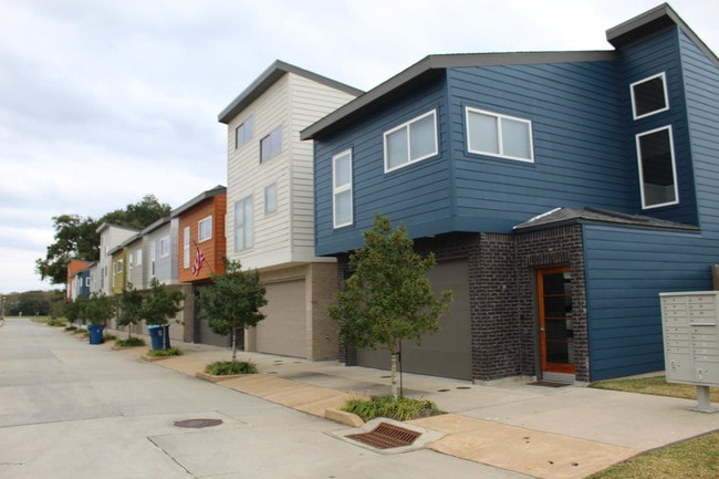 Building Photo - 315 Highland Park Ln