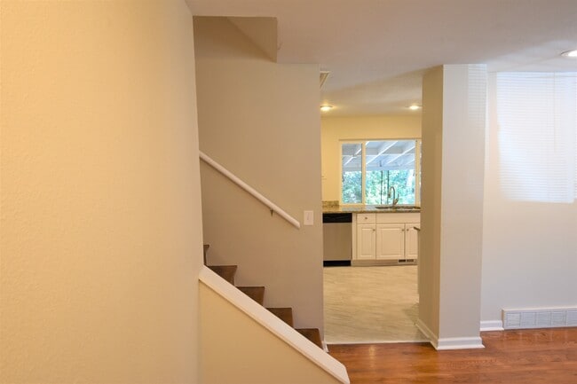 Building Photo - 3565 Moorhead Ave