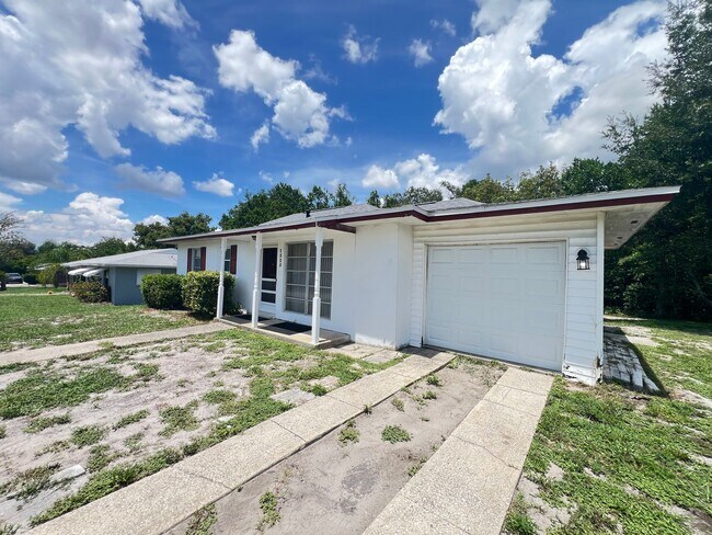 Foto del edificio - Charming Deltona Lakes Home!