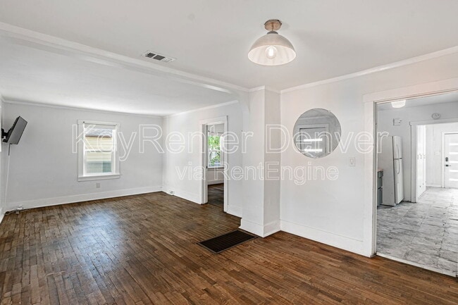 Building Photo - 421 N Stuart St