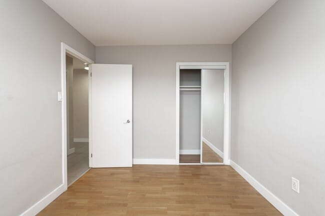 Building Photo - 230 Oak St