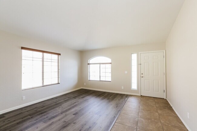 Building Photo - 2829 W Grenadine Rd