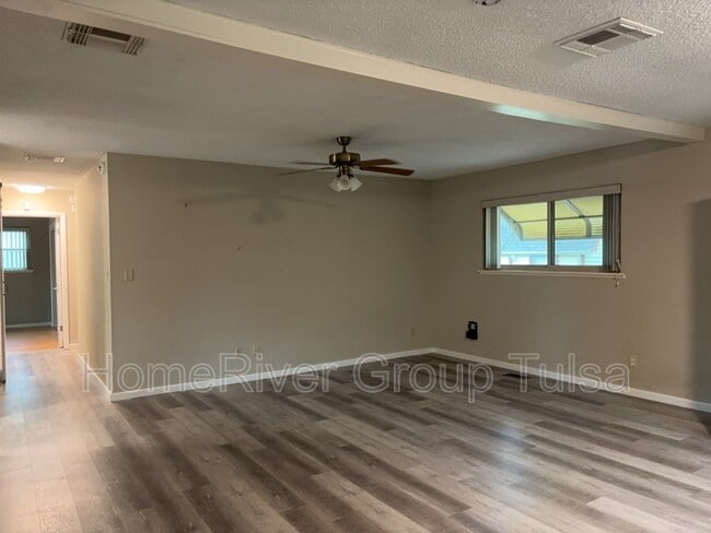 Building Photo - 1814 S Ash Pl