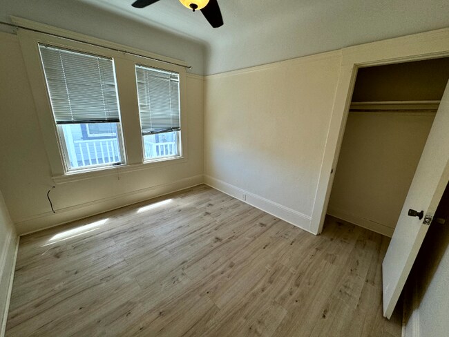 Foto del edificio - 715 Monterey Blvd