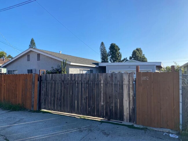 Building Photo - 6852 Amherst St