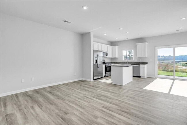 Foto del edificio - AVAILABLE NOW! Brand New 3-Bedroom Townhou...