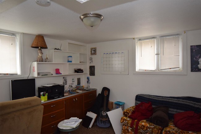 Building Photo - 653 E 800 N