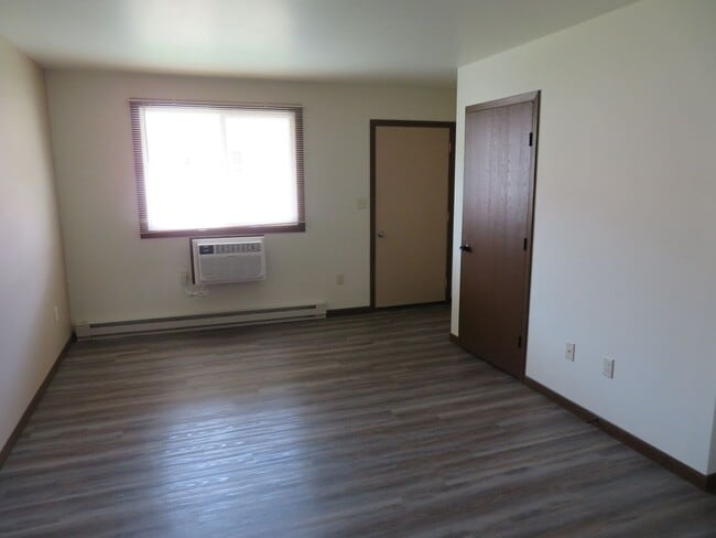 Foto del edificio - 628 W State St