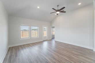 Building Photo - 10627 Whitejacket