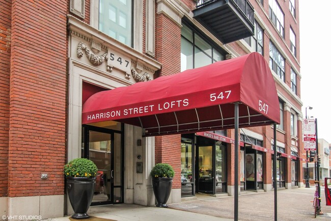 Building Photo - 547 S Clark St