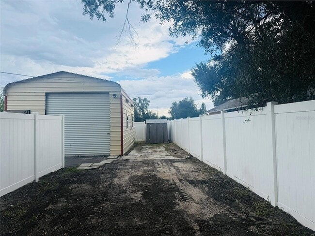 Building Photo - 4115 W Comanche Ave
