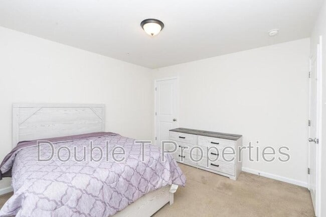 Building Photo - 1841 Graymount Way