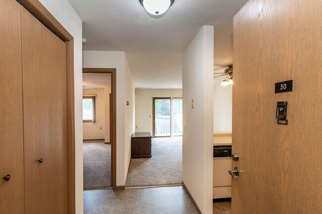 Foto del edificio - Westbriar Senior Apartments