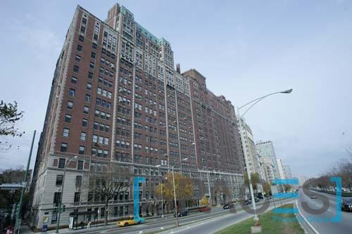 Primary Photo - 3240 N Lake Shore Dr