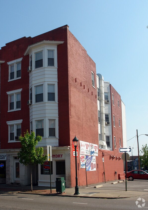 Primary Photo - 31-33 E Franklin St