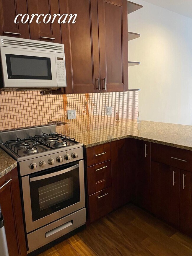 Foto del edificio - 20-16 Bleecker St