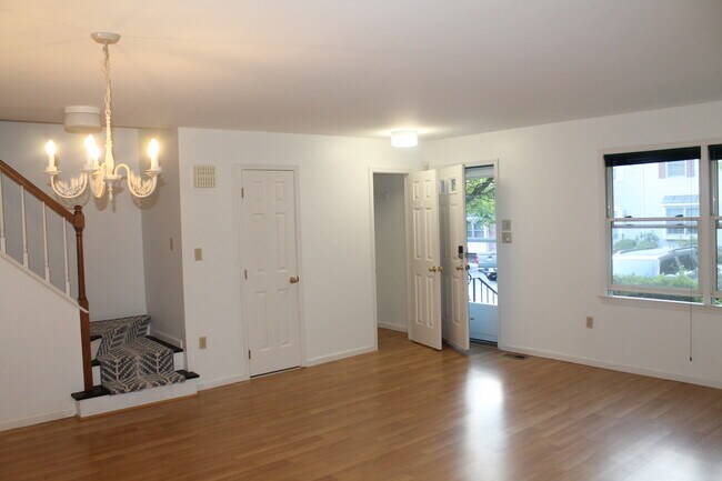 Foto del edificio - 120 Eaglesmere Cir